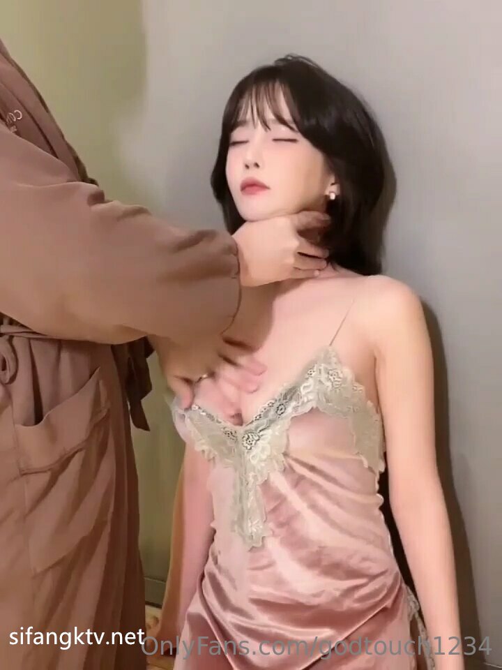 [Uncensored] 大学生刘玥和闺蜜一起大战又细又长的炮友双飞 完美露脸